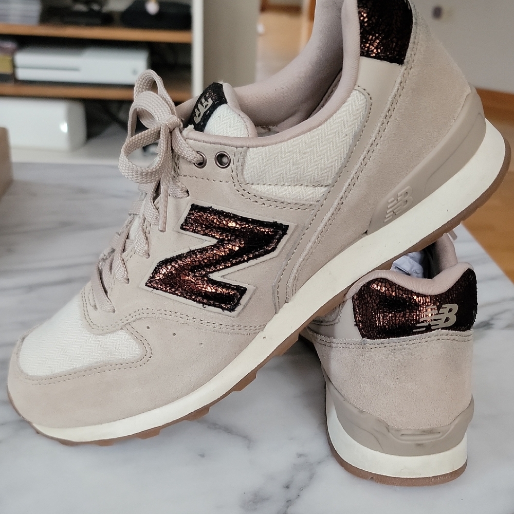 New Balance 696 W9.5